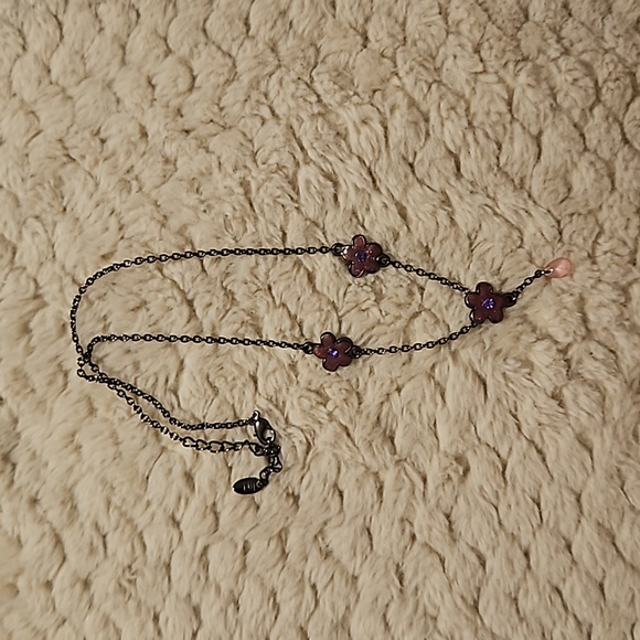 #0107 YR brand flower necklace gunmetal tone chain - Picture 2 of 4